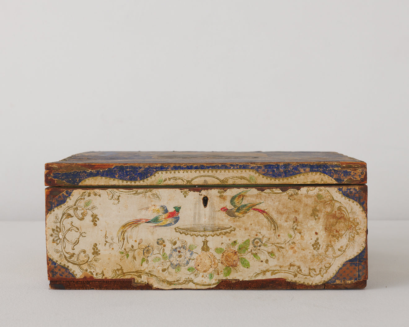 ANTIQUE AMERICAN DECOUPAGE SEWING BOX